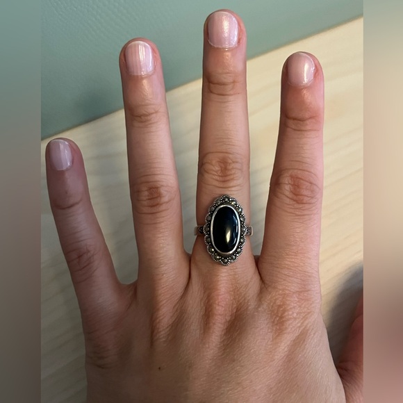 Elegant Antique Black Onyx & Sterling Silver Ring – Size 5 - Picture 4 of 4